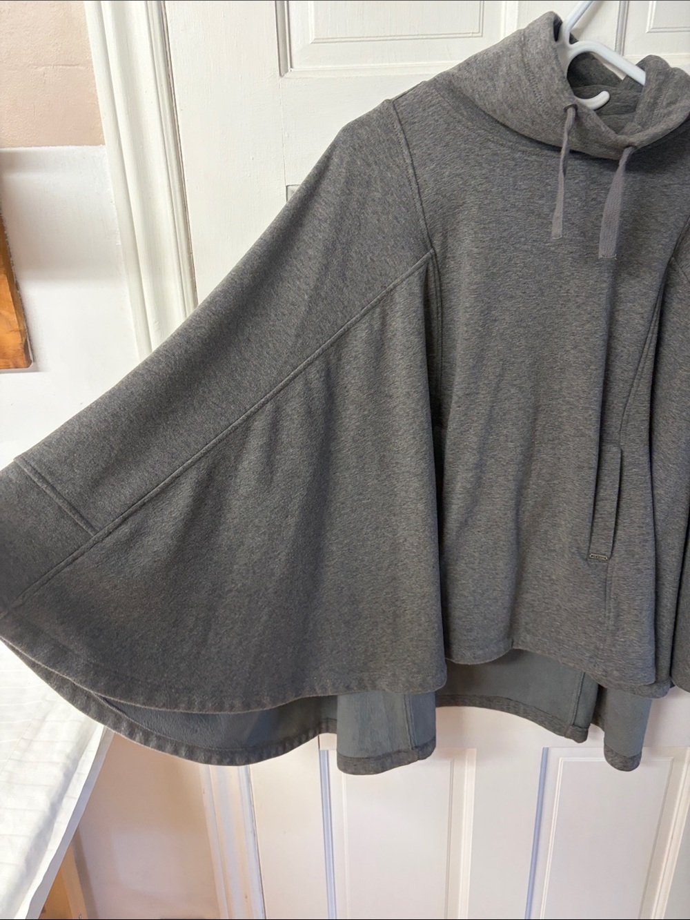 UGG Super Soft & Cozy Gray Turtleneck Poncho Women’s Size XS/S - Picture 8 of 15
